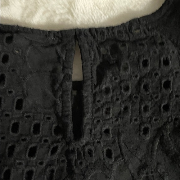 Acemi size M black sleeveless top with eyelet cut-out bodice - Picture 6 of 6